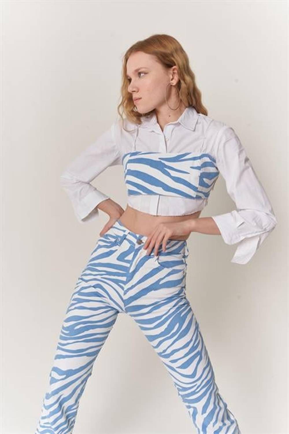 البلوز بوستير الأزرق