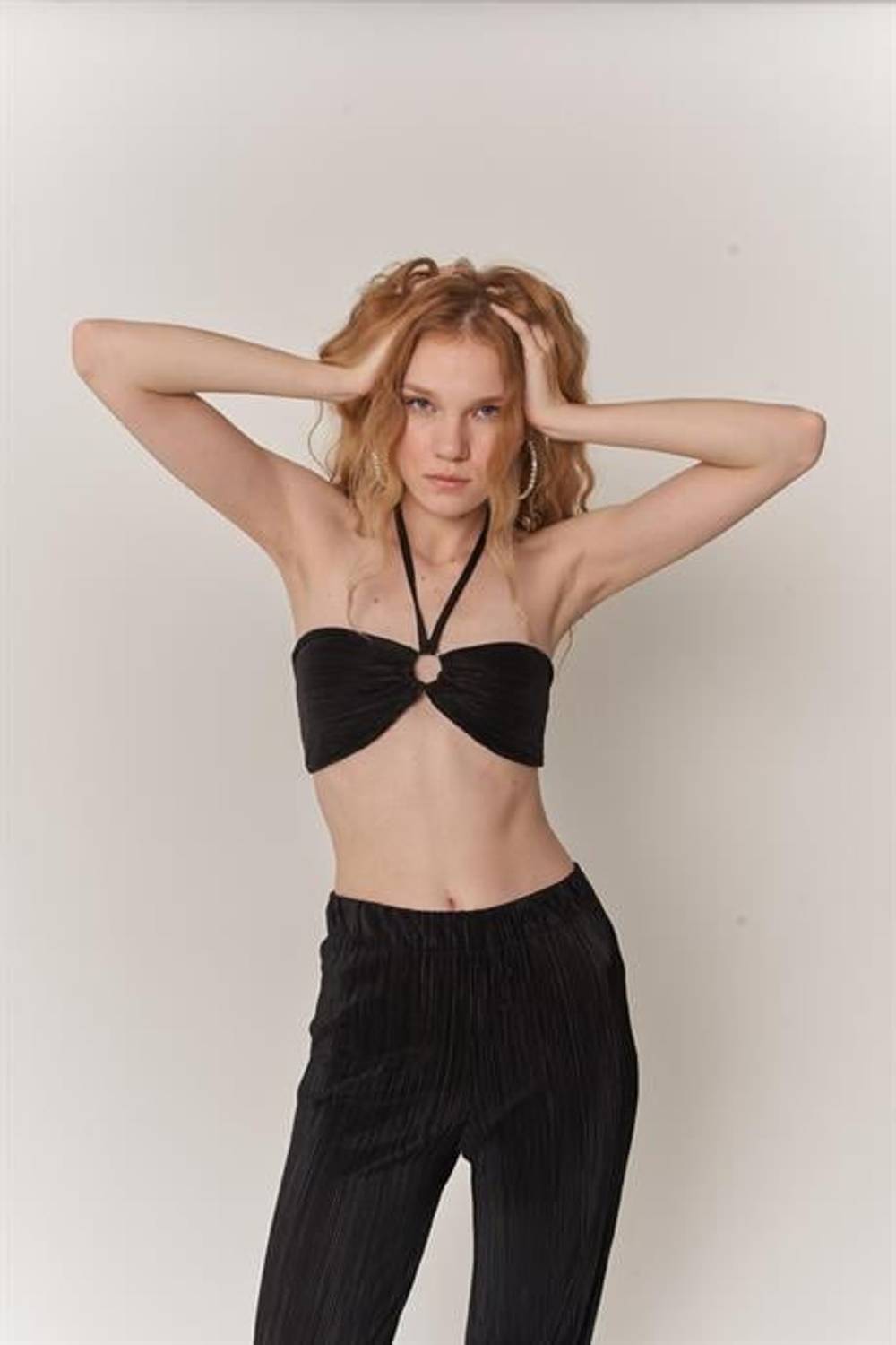 بلوزة كاردي سوداء