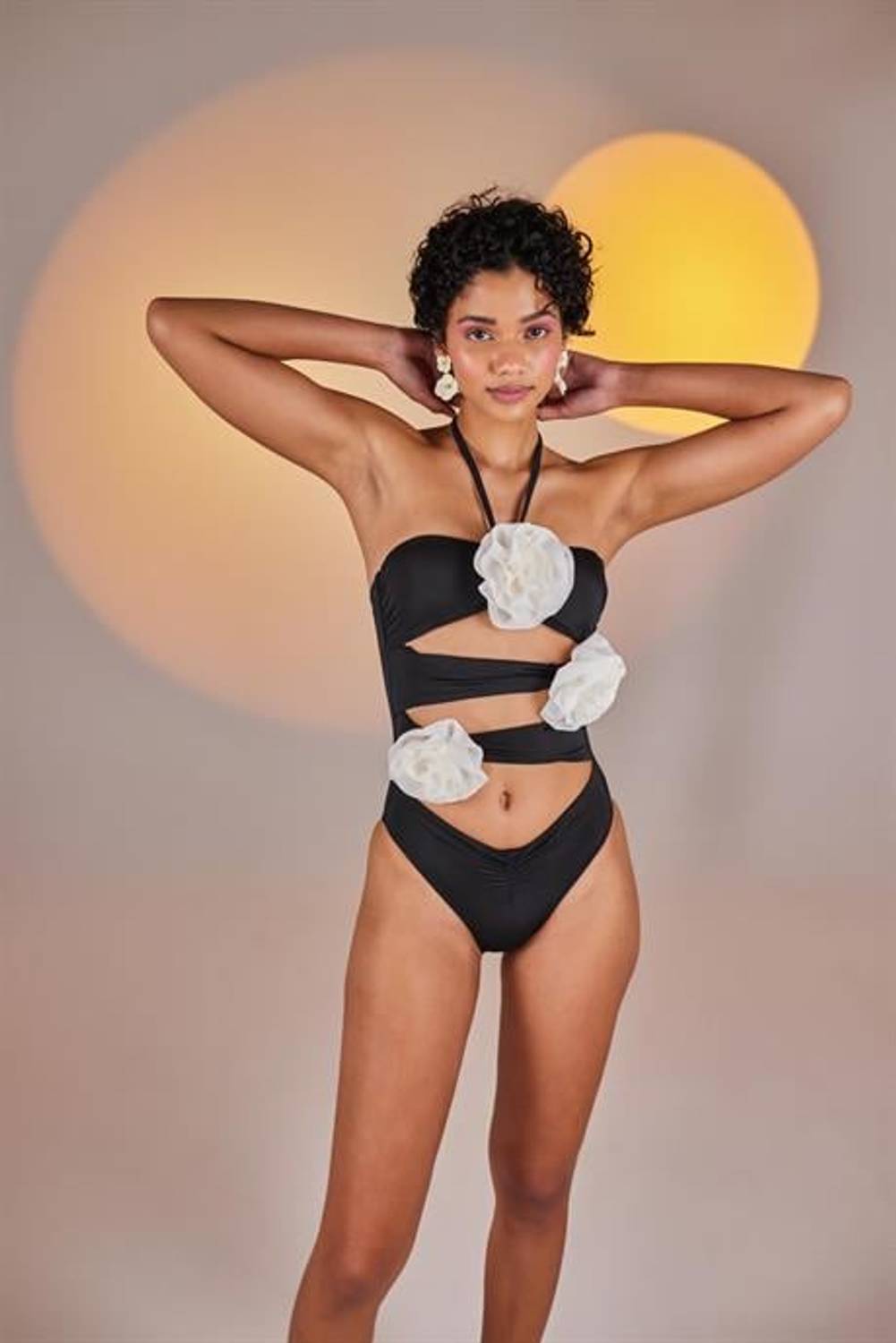 ملابس السباحة سواجر باللون الأسود