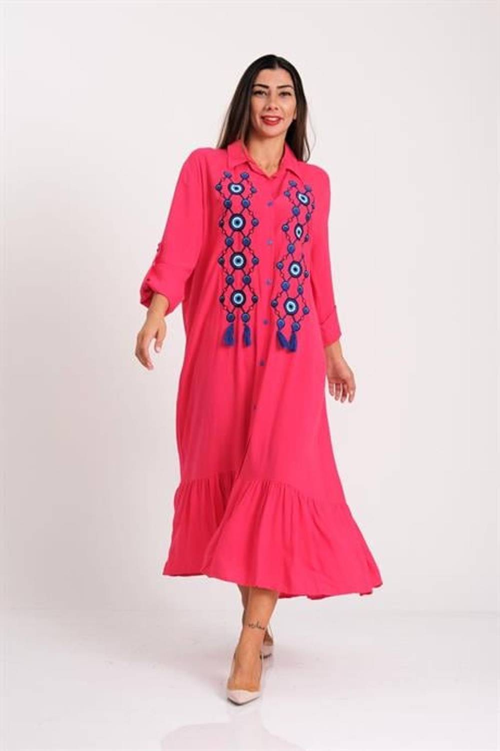 فستان طويل بفوشيا مزين بتطريز عين النذر وكرانيش مع جوانب مزخرفة متاحة بمقاسات متنوعة
