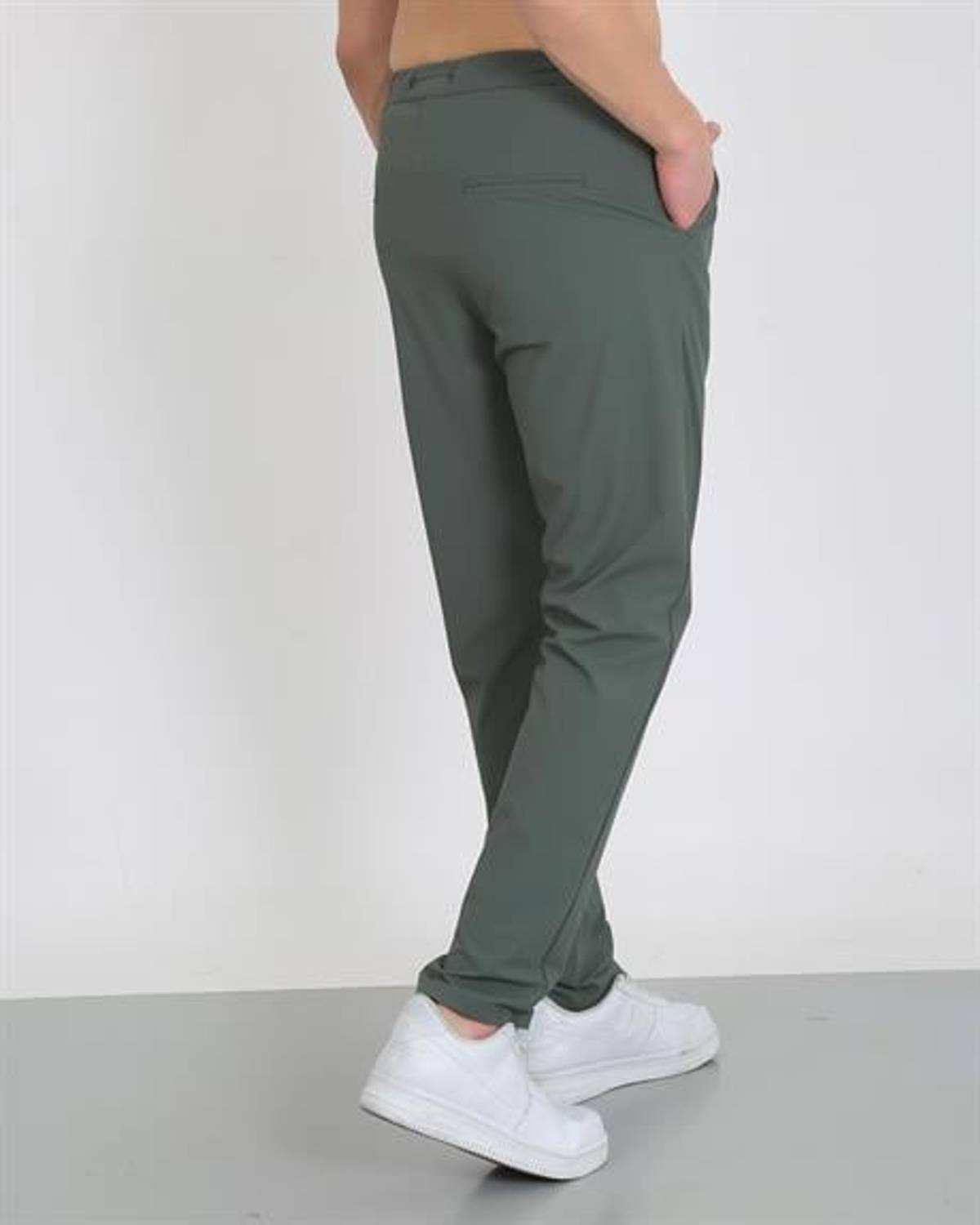 بنطلون ماركانو للرجال بلون زمرد مع تصميم أنيق ومقاسات متنوعة تتناسب مع جميع الأذواق