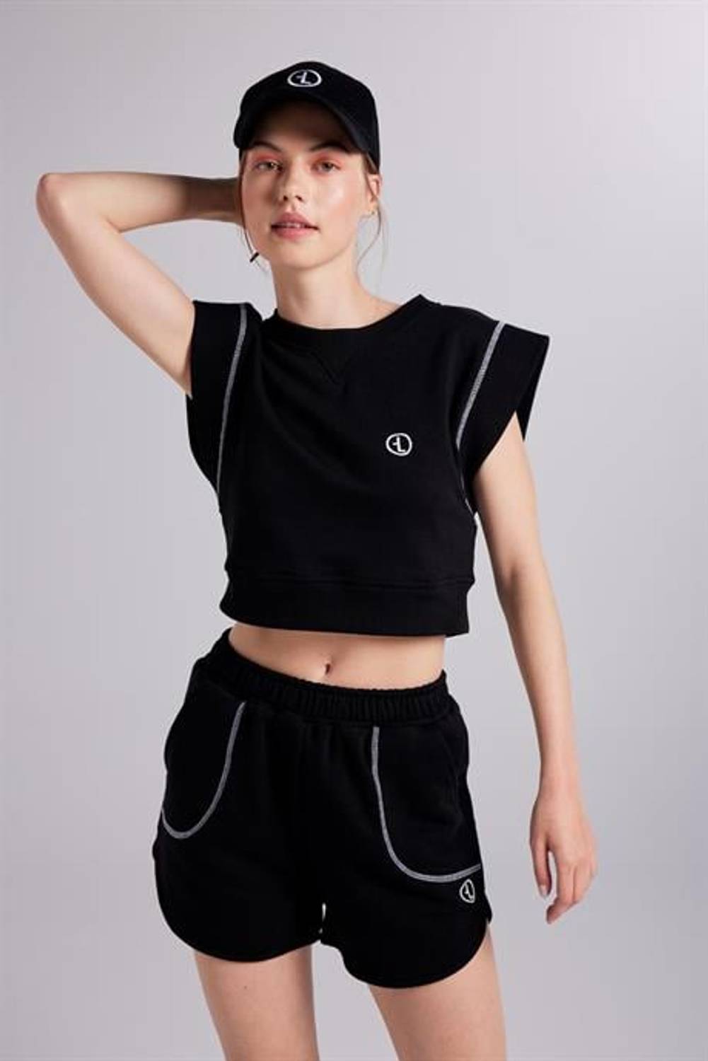 تي شيرت ماركانو رود أسود متوفر بمقاسات متنوعة (S, XS, L, M)