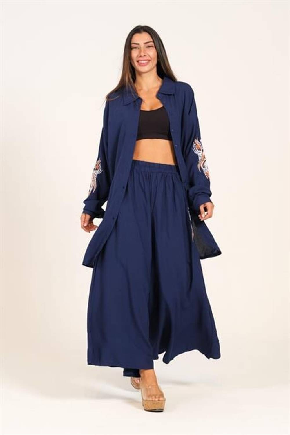 Markano Lacivert Kolları Pantolunu ve Sırtı Nakışlı Kolu Apoletli Gömlek Pantolon Takım