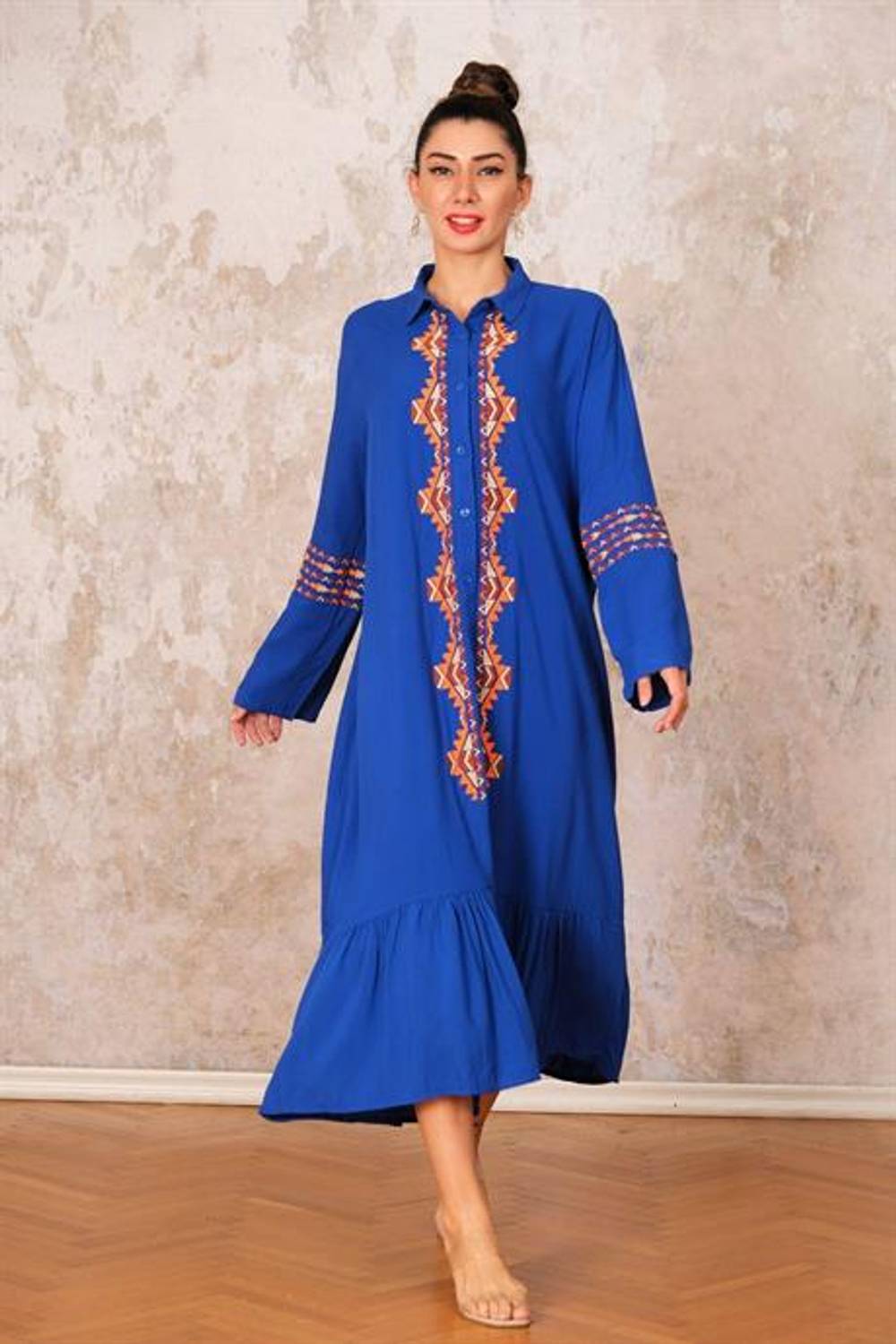 Markano Saks Mavi Önü ve Kolları Nakışlı Etekleri Fırfırlı Uzun Gömlek Elbise