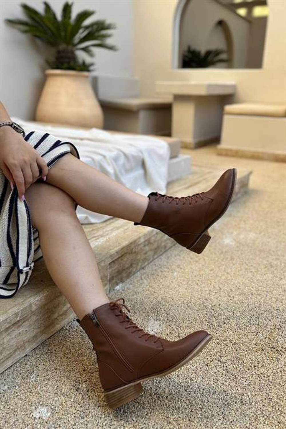 بوت ماركانو مونتيلو جلد صناعي بنية مع سحاب للنساء بكعب مرتفع 3 سم وعرض ساق 40 سم متوفر بمقاسات 36-40