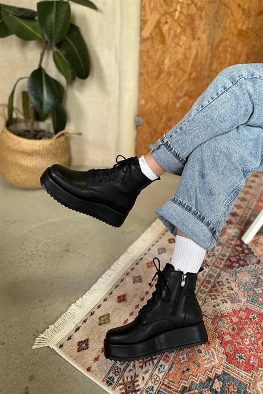 Markano Maddox Sİyah Bağcıklı Fermuar Detaylı Kadın Bot