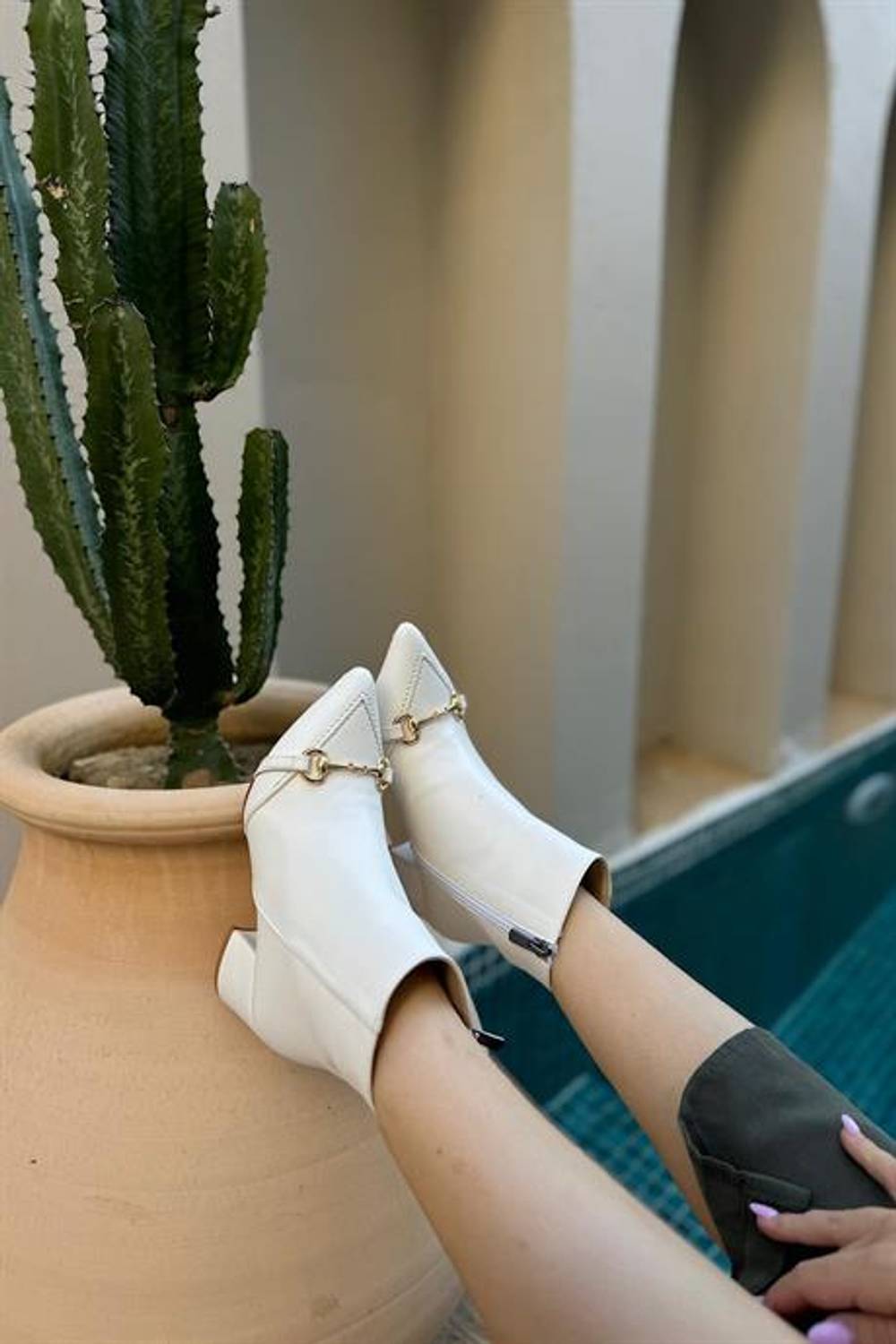 Markano Shick Beyaz Gold Toka Detaylı Kadın Topuklu Bot