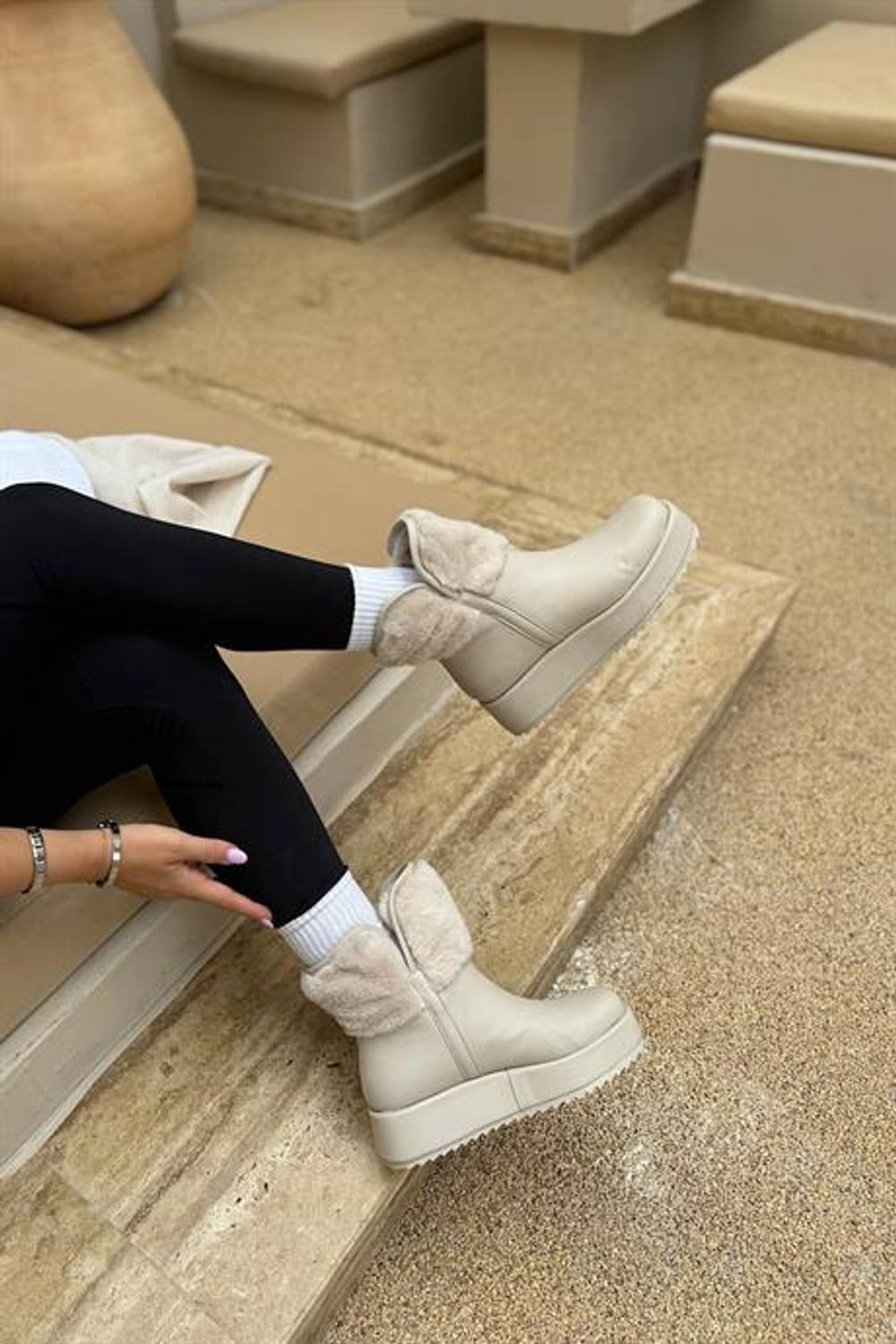 Markano Sasa Bej Pofuduk Kürk Detaylı Kadın Bot