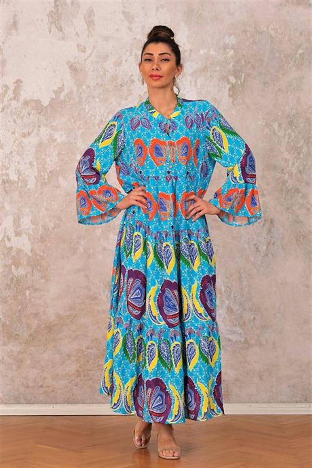 Markano Mavi Volanlı Kol Önden Düğmeli Eteği Kat Kat Tropikal Desenli Uzun Elbise