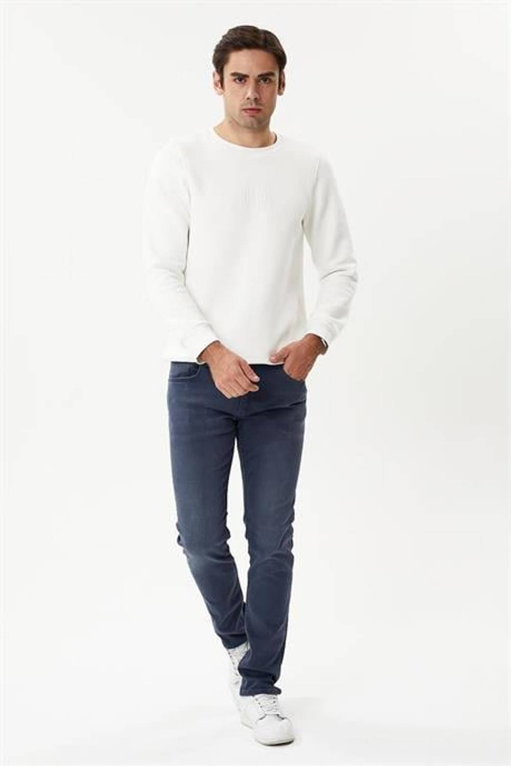 بنطال ماركانو للرجال بلون navy الأزرق الداكن مع قماش قطني 98% و2% إلساتان بأحجام متنوعة