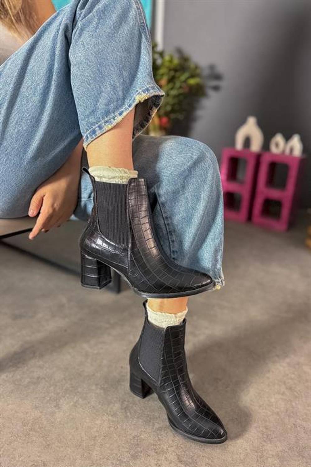 Жінські ботинки Markano Loby чорні з крокодиловим принтом на гумовій підошві, висота каблука 6.5 см, розміри 36-40