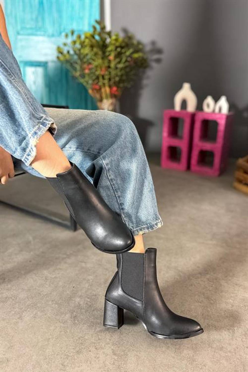 Markano Loby Siyah Cilt Lastik Detaylı Kadın Bot