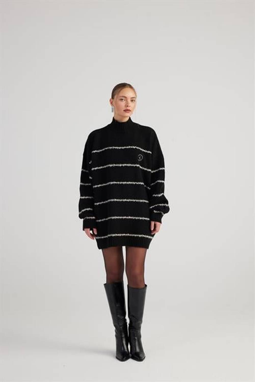 كازاكا ماركانو بالوما بلون أسود بحجم موحد