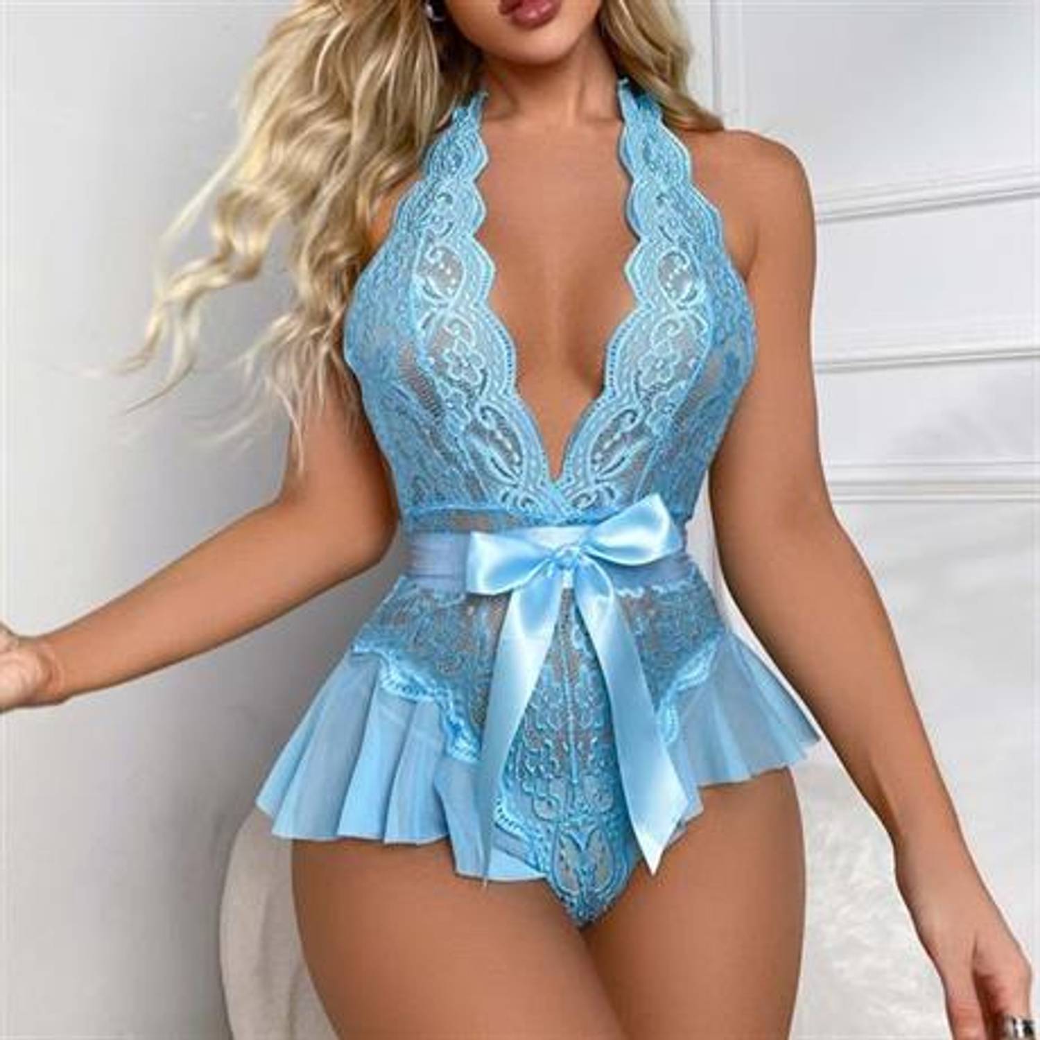 Байбодолл-боди Markano с синим атласным декором, доступен в размерах S, M, L, XL