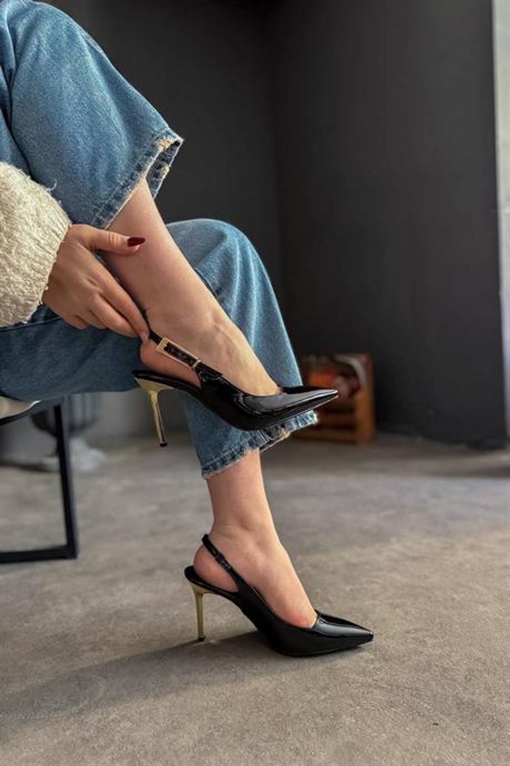 Markano Brun Siyah Rugan Gold Toka Detaylı Kadın Topuklu Ayakkabı