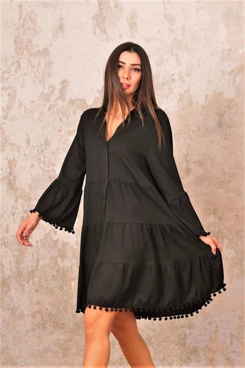 Markano Siyah V Yaka Önden Düğmeli Kolları Volanlı Ponponlu Kısa Elbise