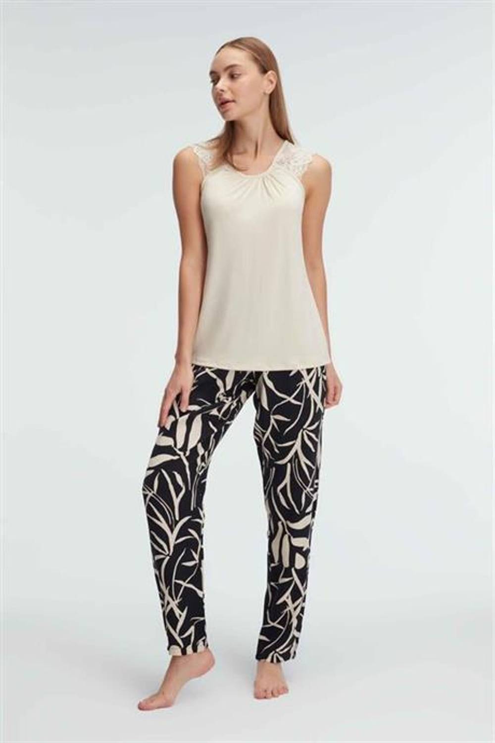 Markano   Kolsuz Sıfır Kol Bisiklet Yaka Kadın Viskon Tropikal Yazlık Dantel Detaylı Pijama Takımı