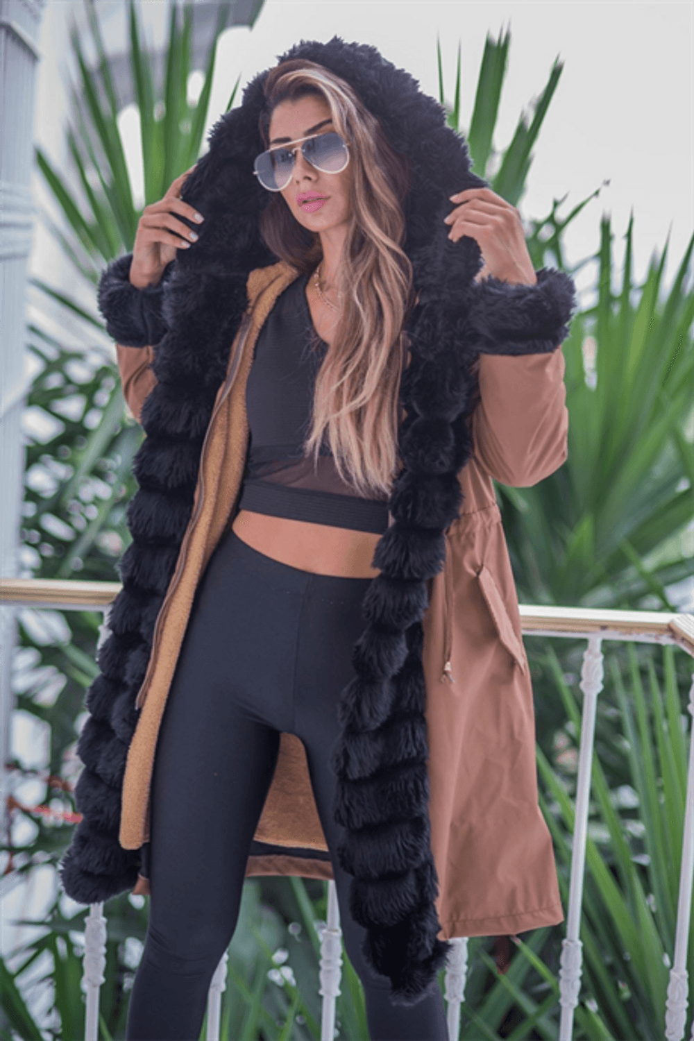 Markano Kahverengi Su Geçirmez İçi Kürklü Kapüşonlu Siyah Kürk Yaka Kaban