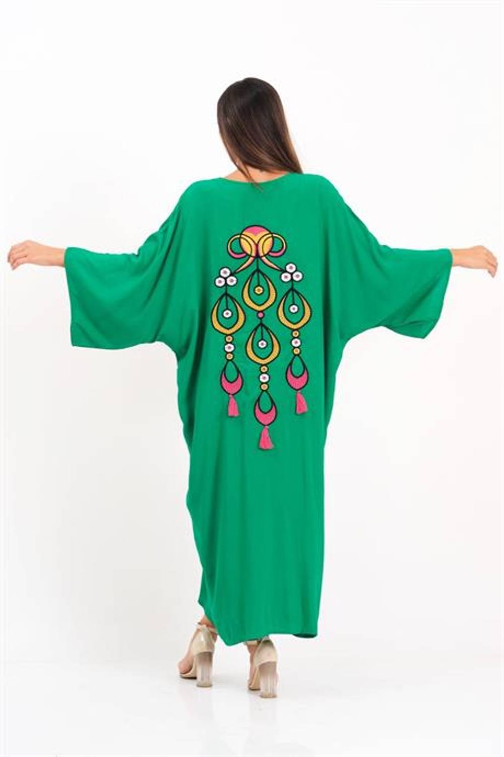 Markano Yeşil V Yaka Cepleri ve Sırtı Otantik Nakışlı Püsküllü Oversize Uzun Gömlek Elbise 