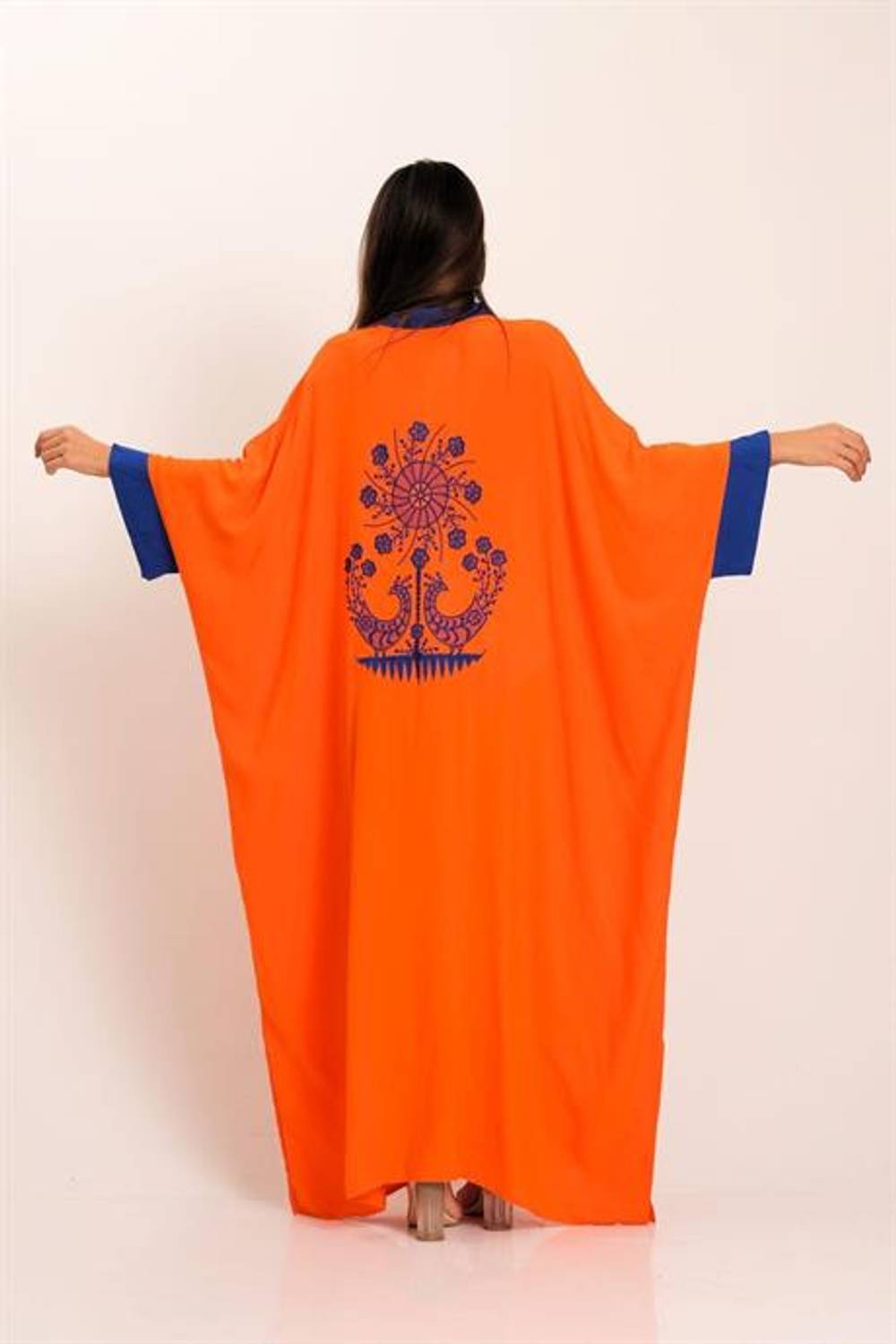 Markano Turuncu Sırtı Otantik Nakışlı Yarasa Kol Oversize Uzun Elbise