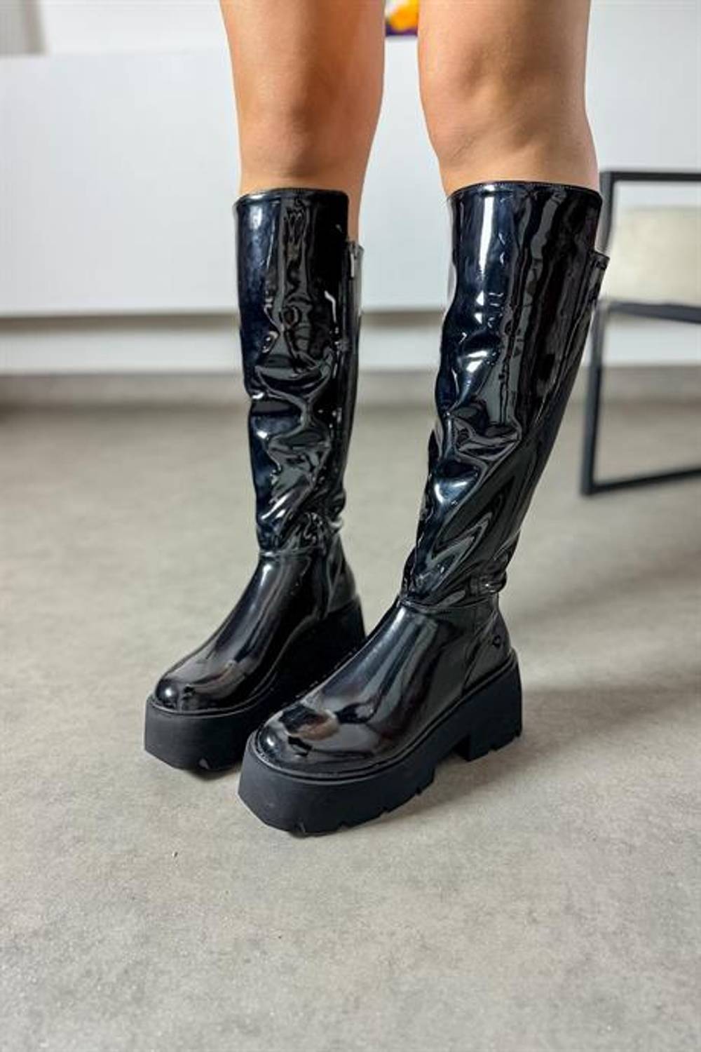 Engla Siyah Rugan Fermuarlı Kadın Çizme