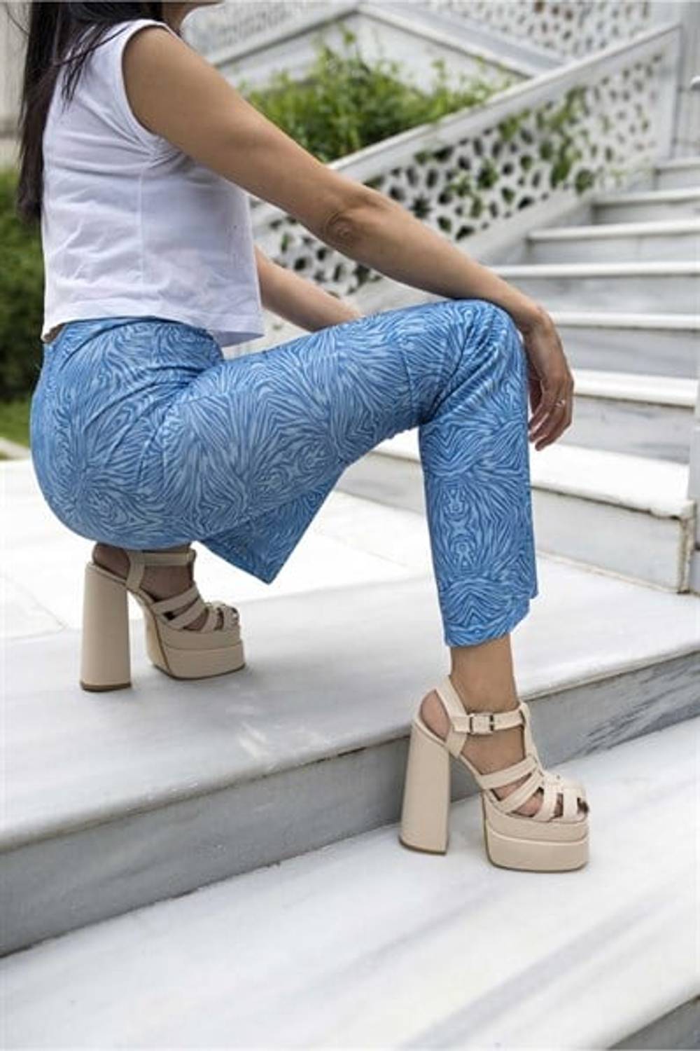 حذاء كارني نود كيج بنعل سميك بكعب مزدوج