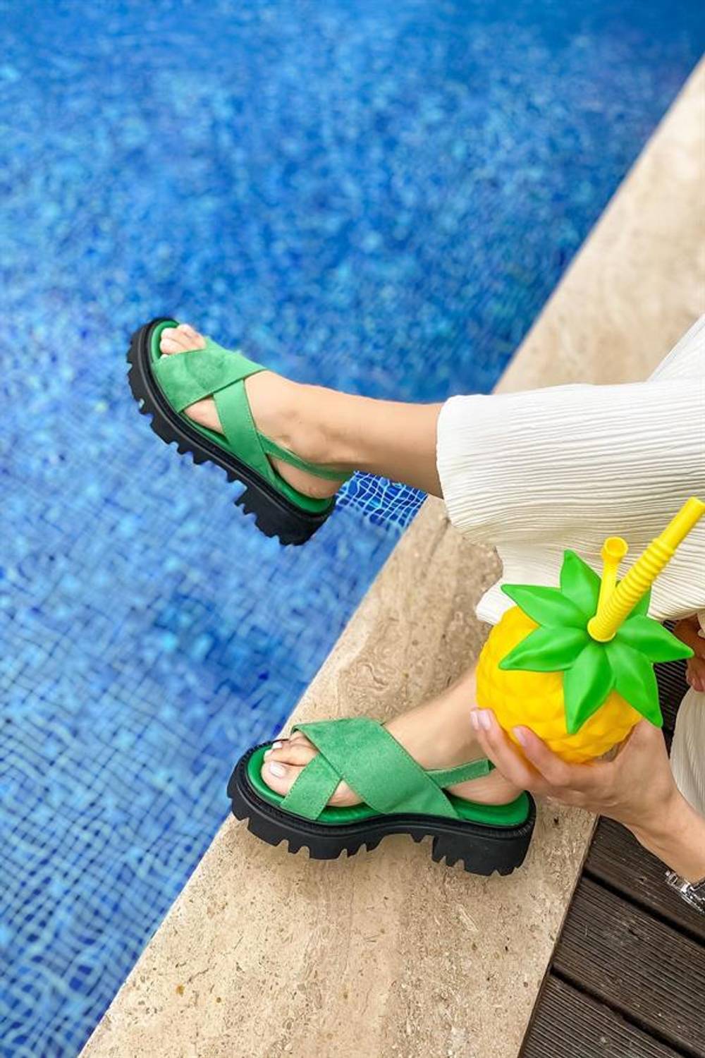 Сандалі жіночі Gemma зелені з замші, висота підборів 3 см, стандартна колода, матеріал - штучна шкіра, розміри 36-40