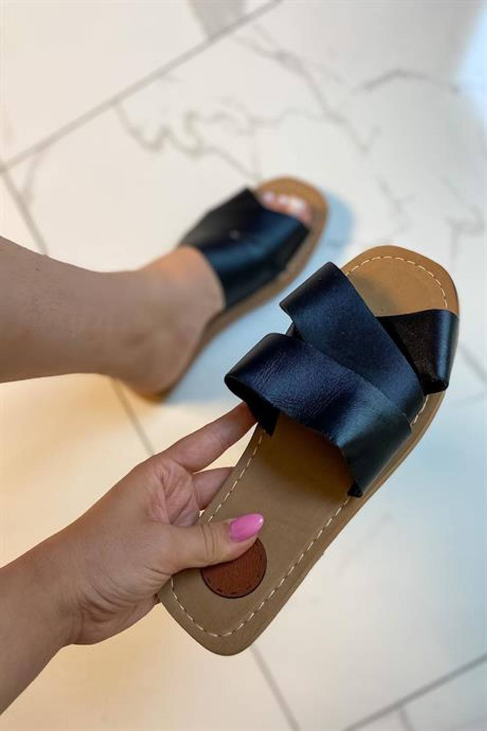 Malli Black Leather Cross Women's Slippers