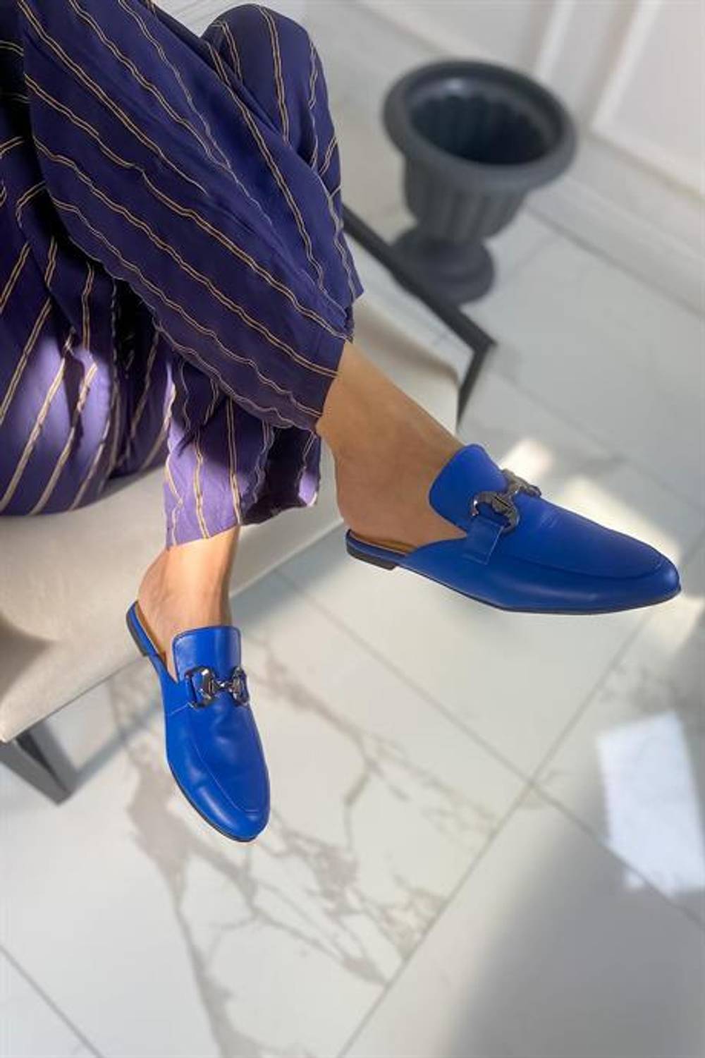 Жіночі шльопанці Estelya з блакитної шкіри з пряжкою, зручний стандартний розмір, висота каблука 1 см, натуральний шкіряний верх і підкладка