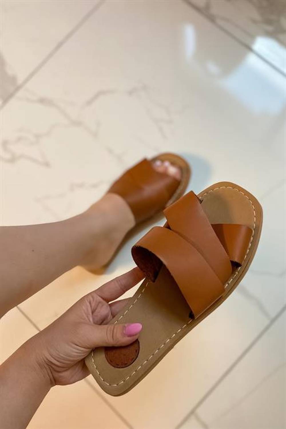 Malli Taba Deri Çapraz Kadın Terlik