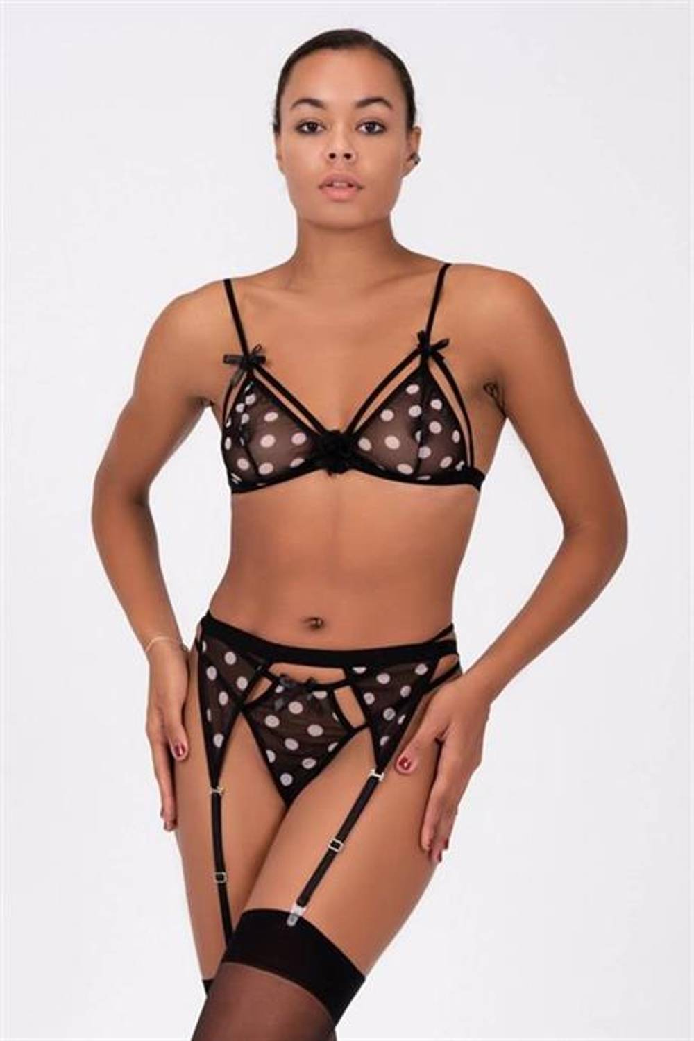 Комплект бюстгальтера та трусиків Markano Nokta з підв'язками в чорному кольорі, розміри S-M, L-XL