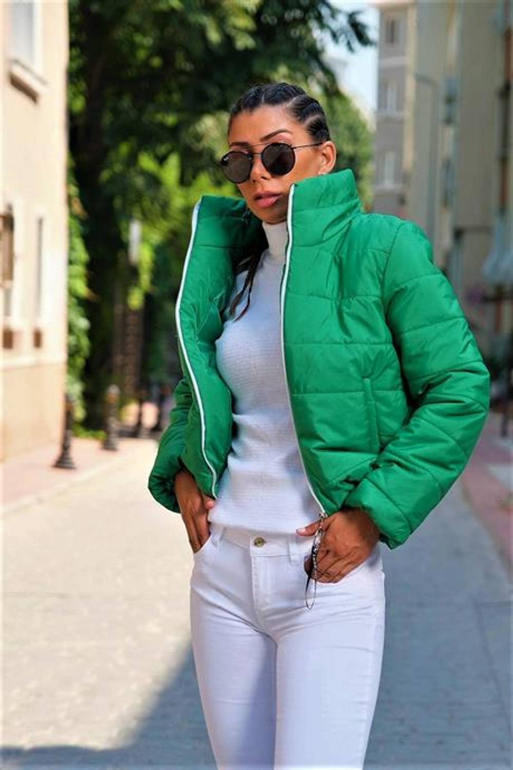 Короткая куртка с водоотталкивающей тканью, стоячий воротник, цвет хаки, размер 36-42, стильная и комфортная для повседневного ношения