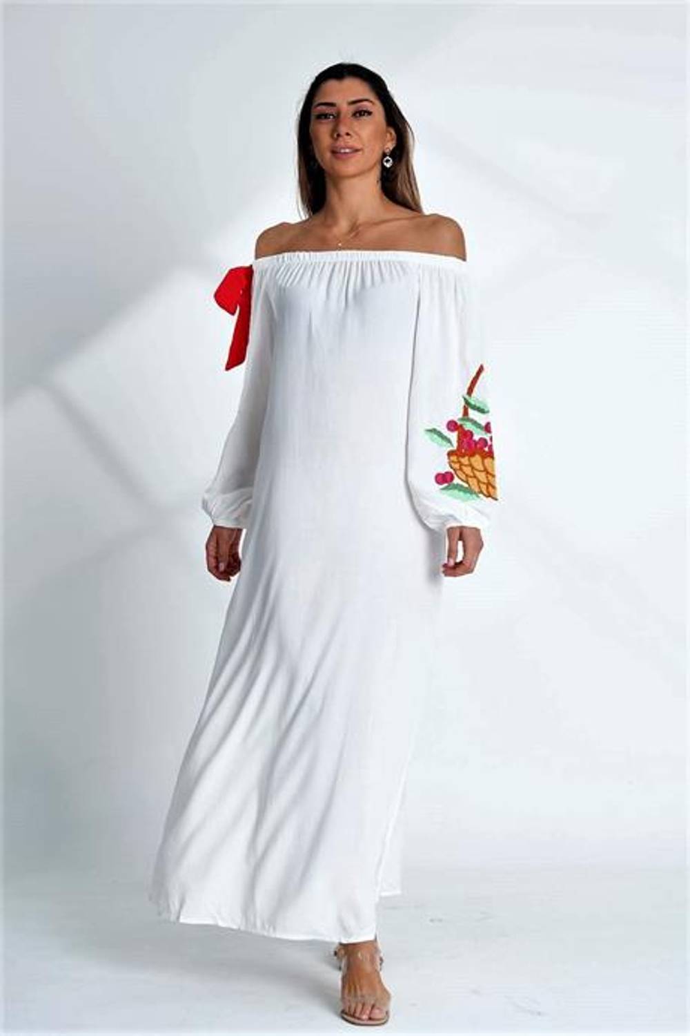 Markano Beyaz Carmen Yaka Kolları Sepet Nakışlı Kurdeleli Uzun Elbise 