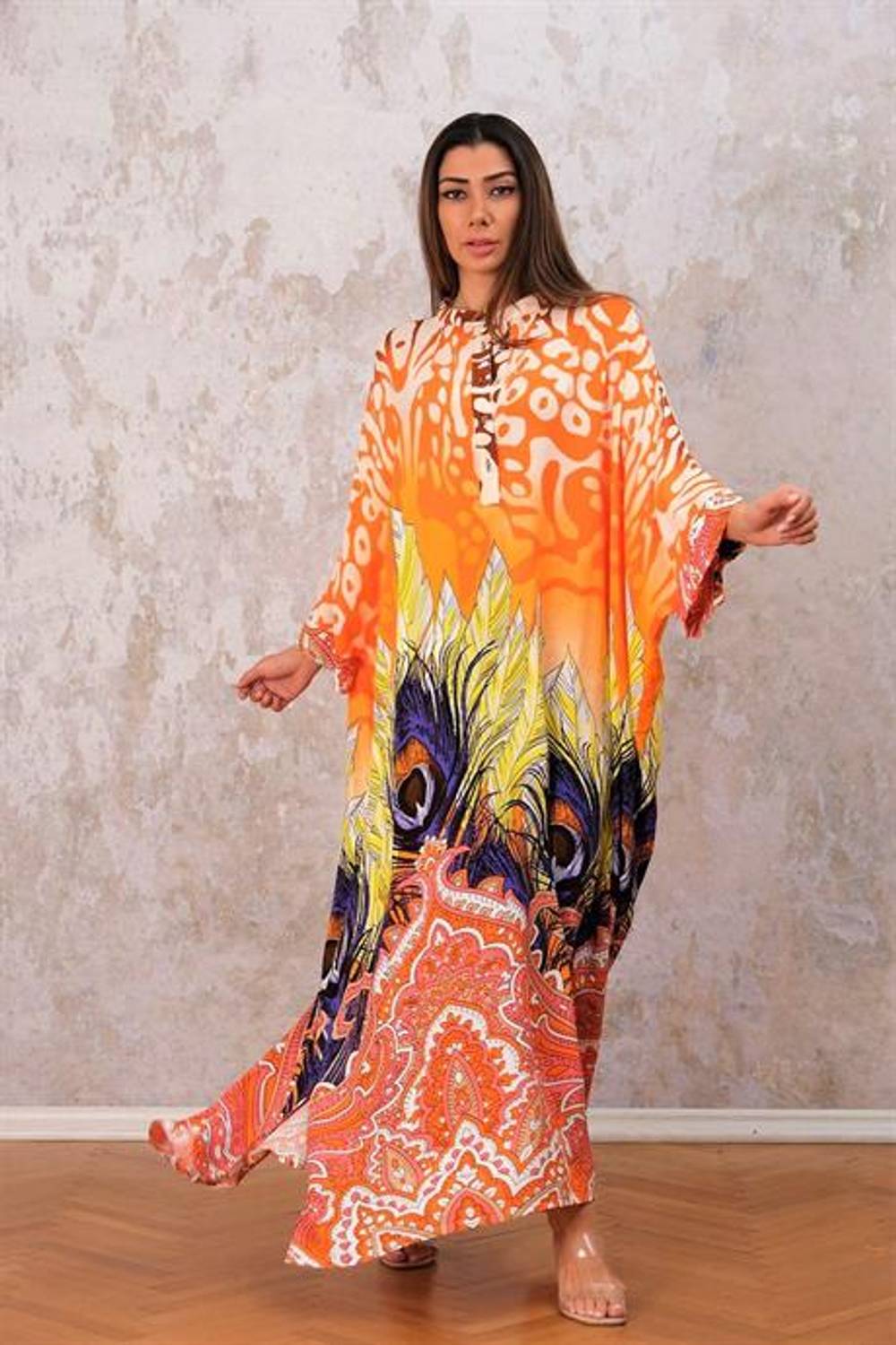 Оверсайз довга сукня з принтом знизу, оранжевого кольору, високий комір, стандартний розмір
