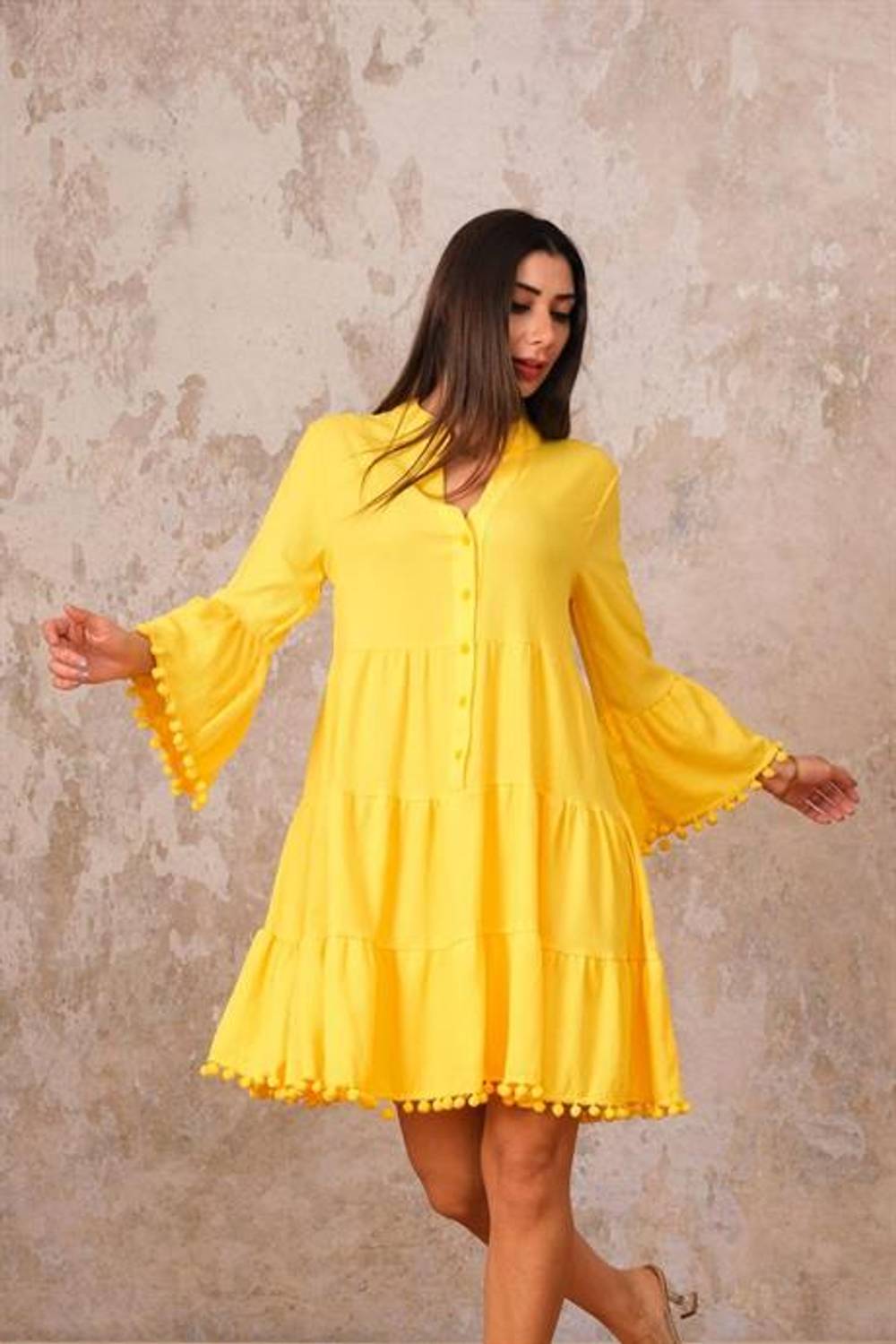 Мини-платье Markano с V-образным вырезом, кнопками спереди, volantами, пуговками, цветом желтый, размер 38-44