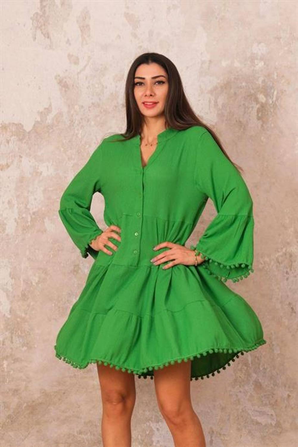 Markano Yeşil V Yaka Önden Düğmeli Kolları Volanlı Ponponlu Kısa Elbise