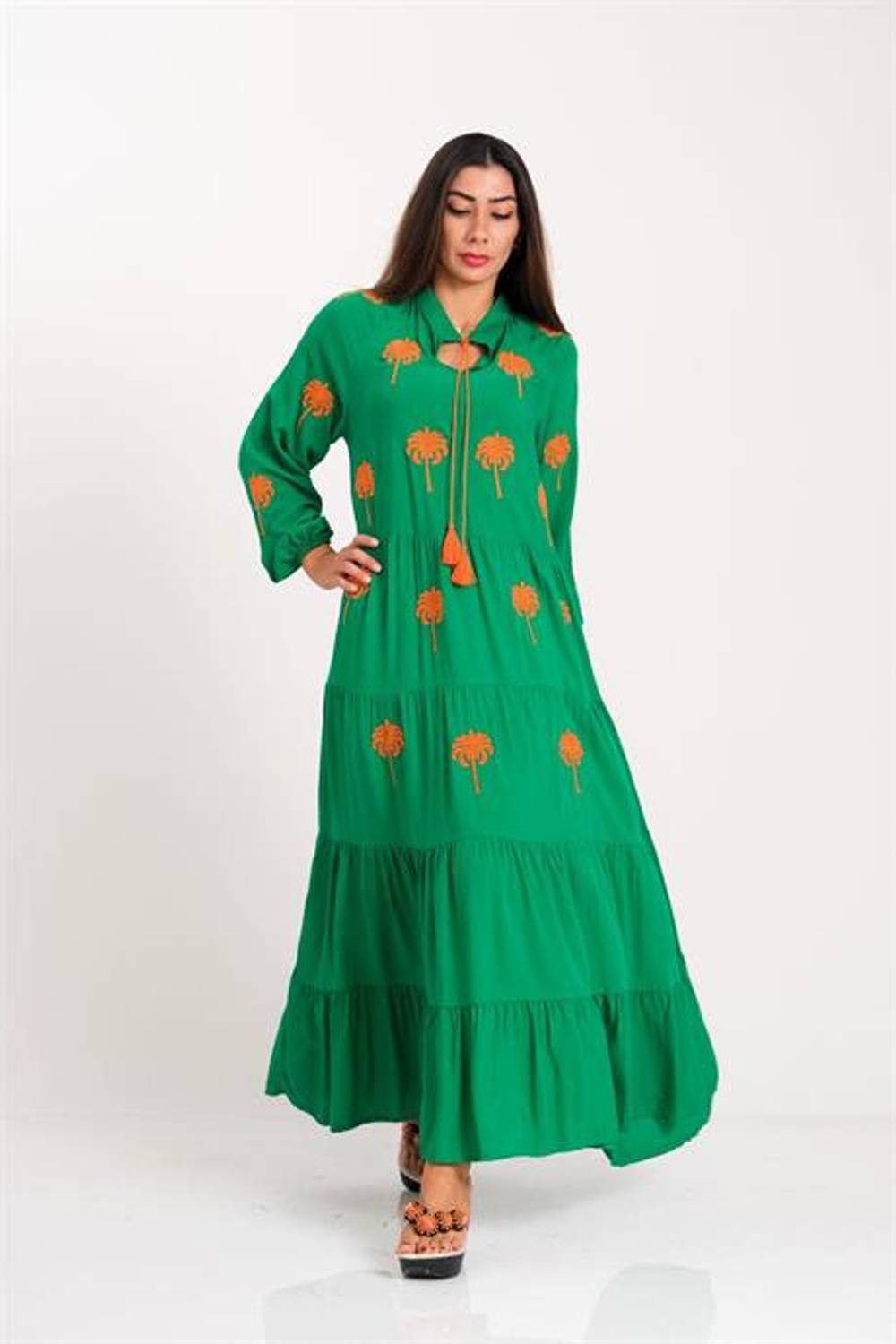 Фірмова зелена довга сукня з пальмовою вишивкою на передній частині та рукавах, розміри 36-42