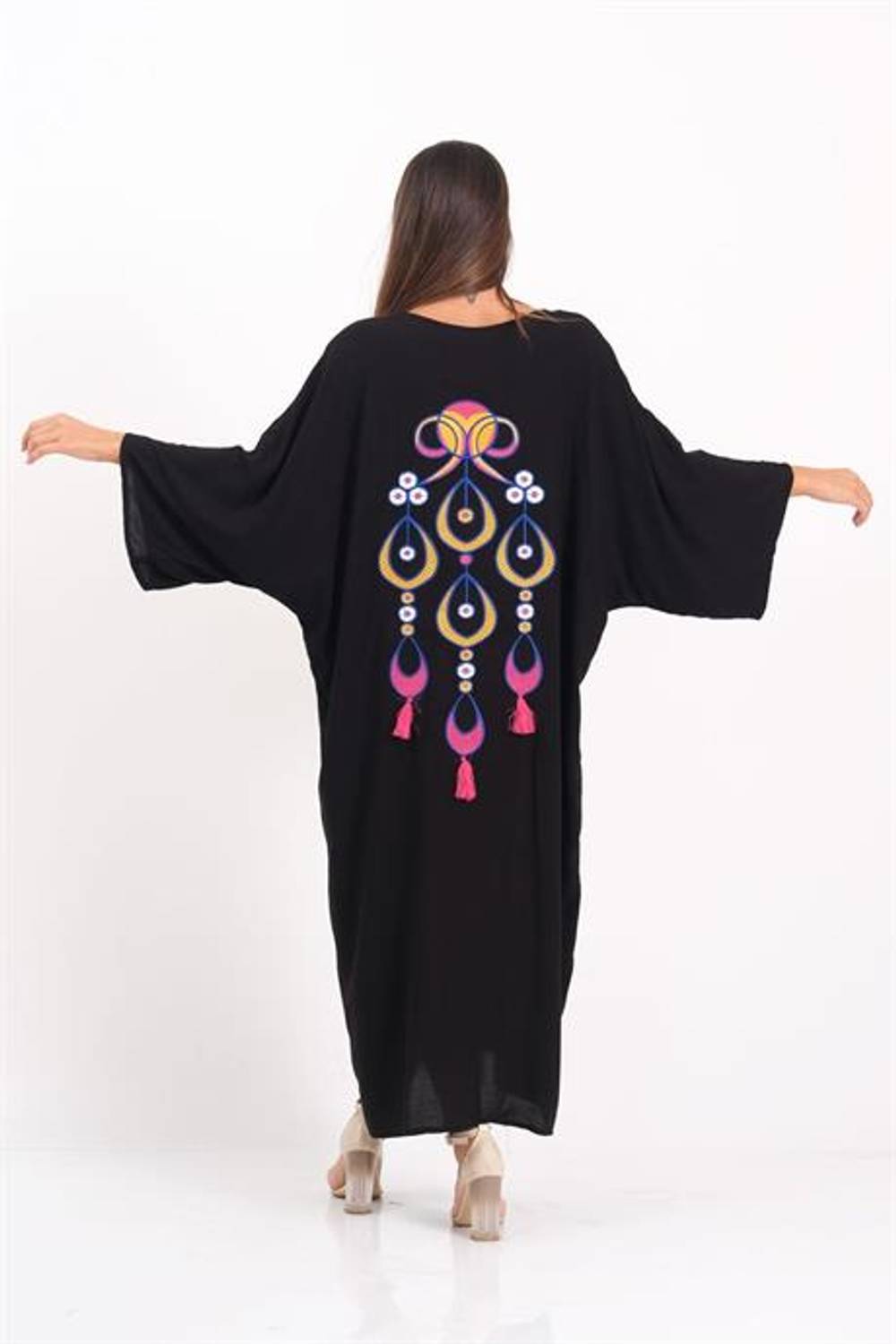 Markano Siyah V Yaka Cepleri ve Sırtı Otantik Nakışlı Püsküllü Oversize Uzun Gömlek Elbise 