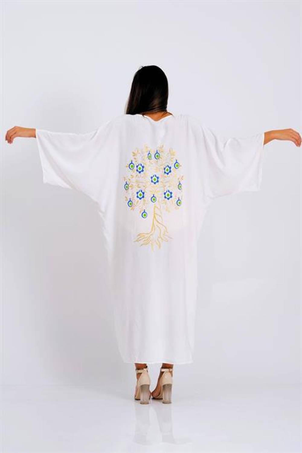 Markano Beyaz V Yaka Sırtı ve Cepleri Kabartma Nazar Boncuğu Baskılı Oversize Uzun Gömlek Elbise 