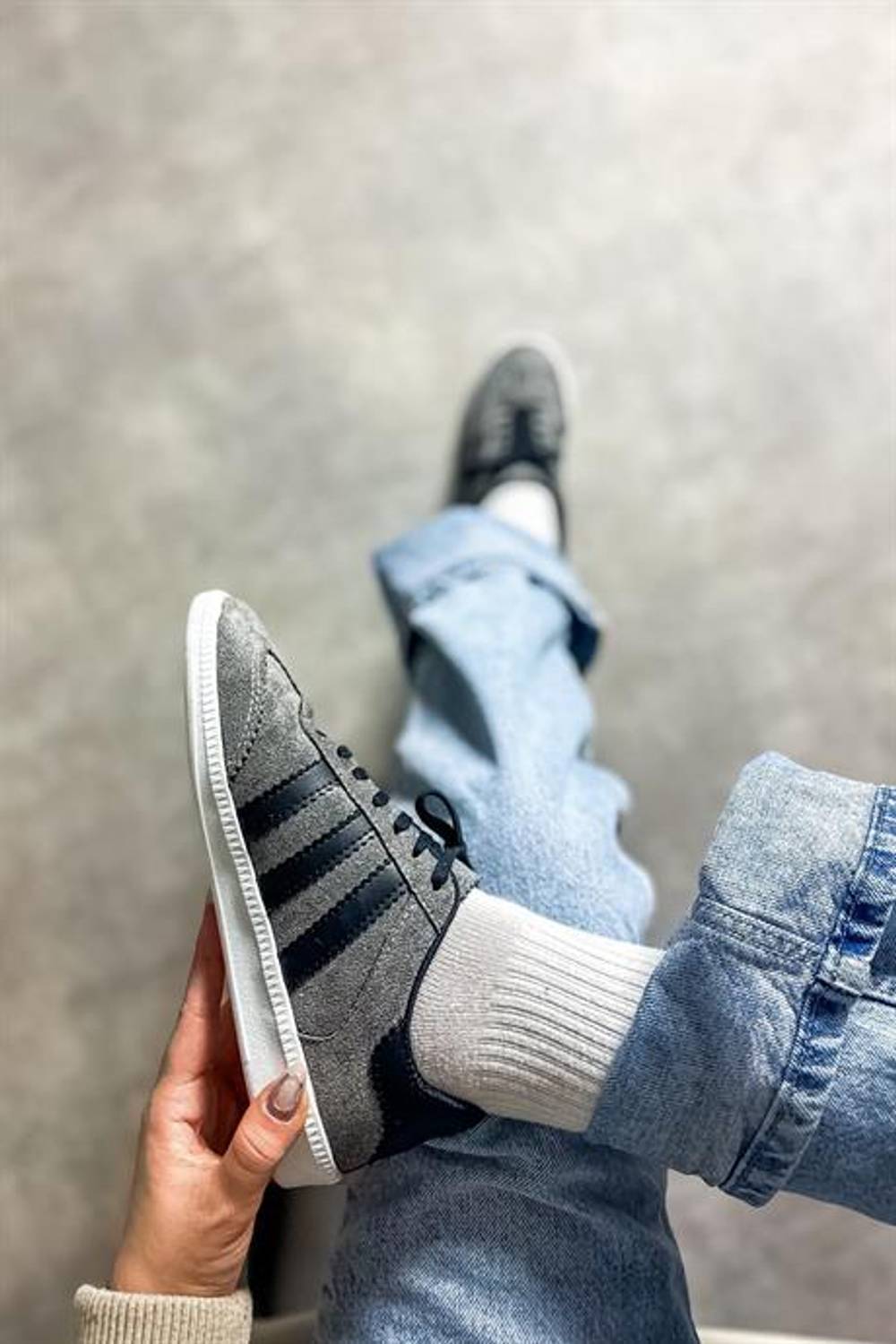 Снеakers Markano из замши с три полоски, цвет дымчатый, женские, размеры 36-40