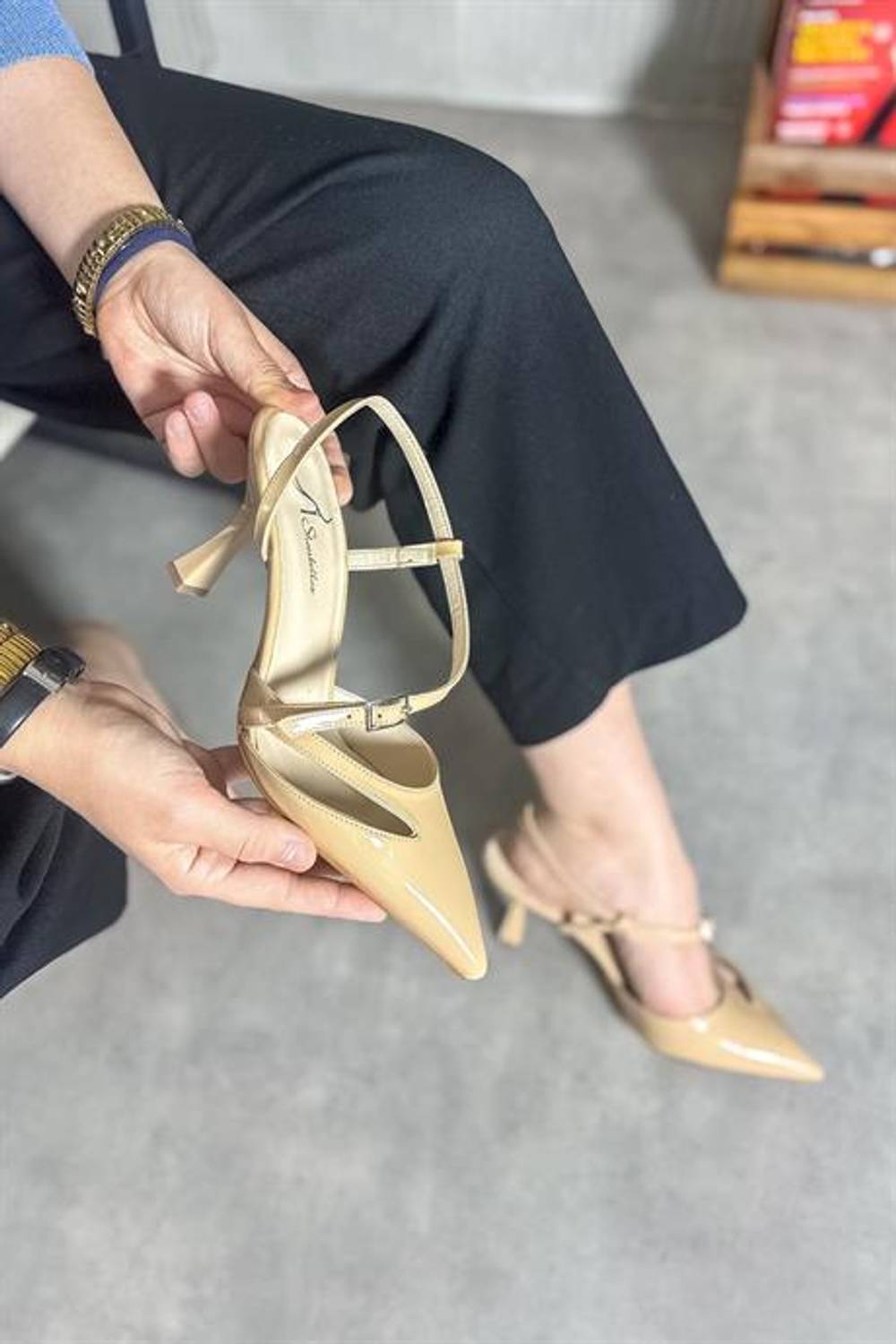 Markano Klas Bej Rugan Dekolte Detaylı Kadın Topuklu Ayakkabı