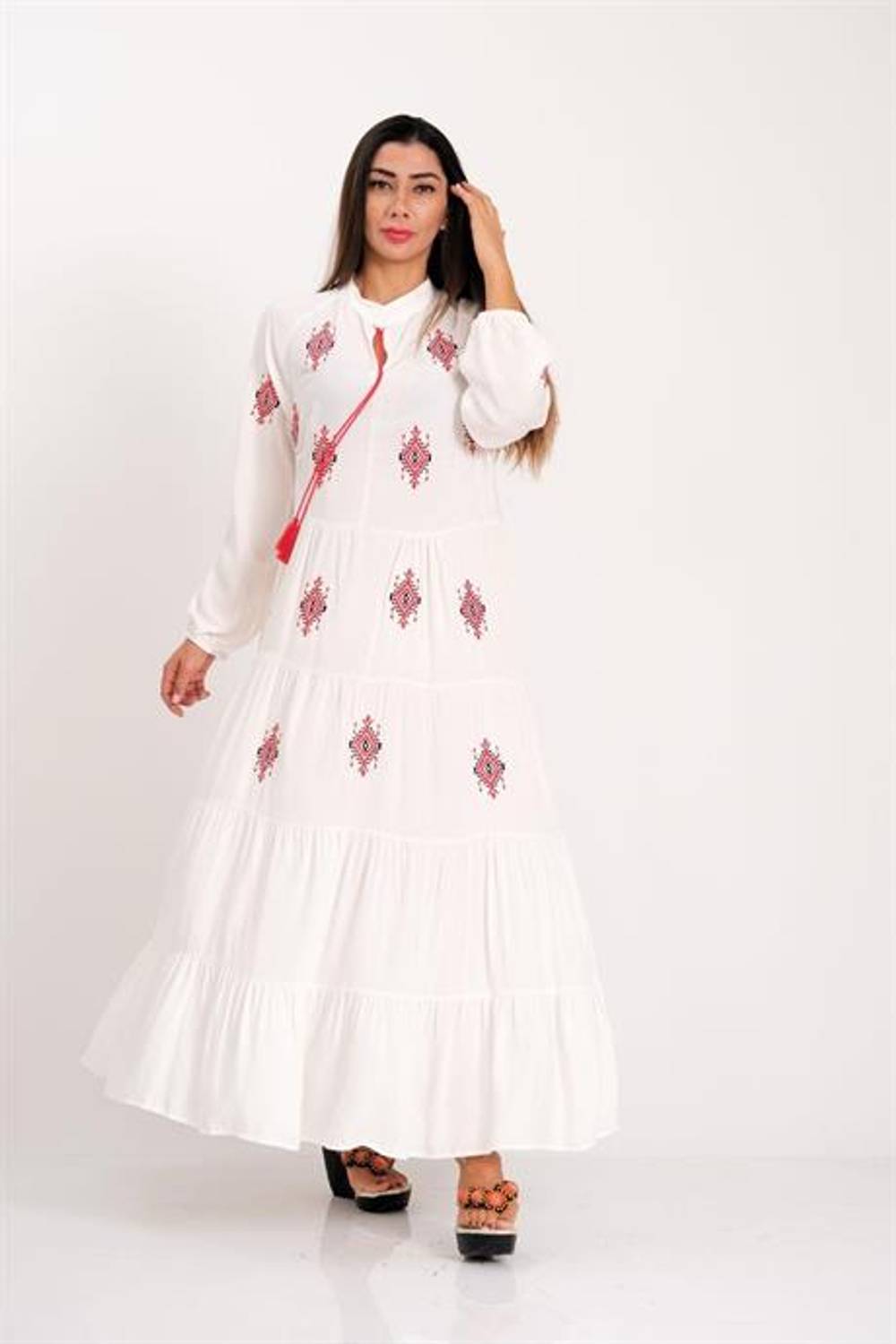 Markano Beyaz Önü ve Kolları Otantik Nakışlı Eteği Kat Kat Uzun Elbise
