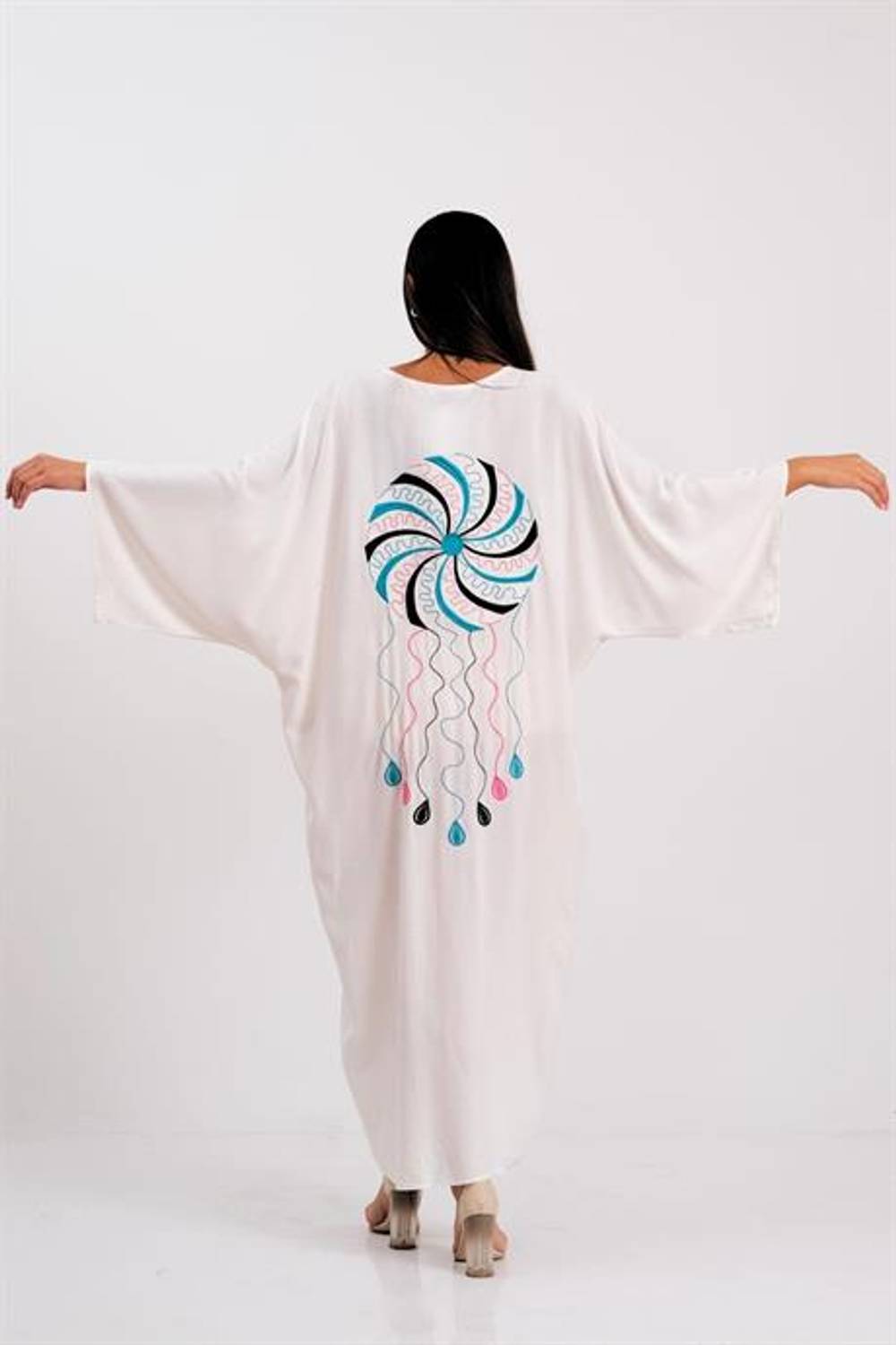 Біла довга сукня з V-подібним вирізом, вишитими кишенями та бахромою, оверсайз, стандартний розмір