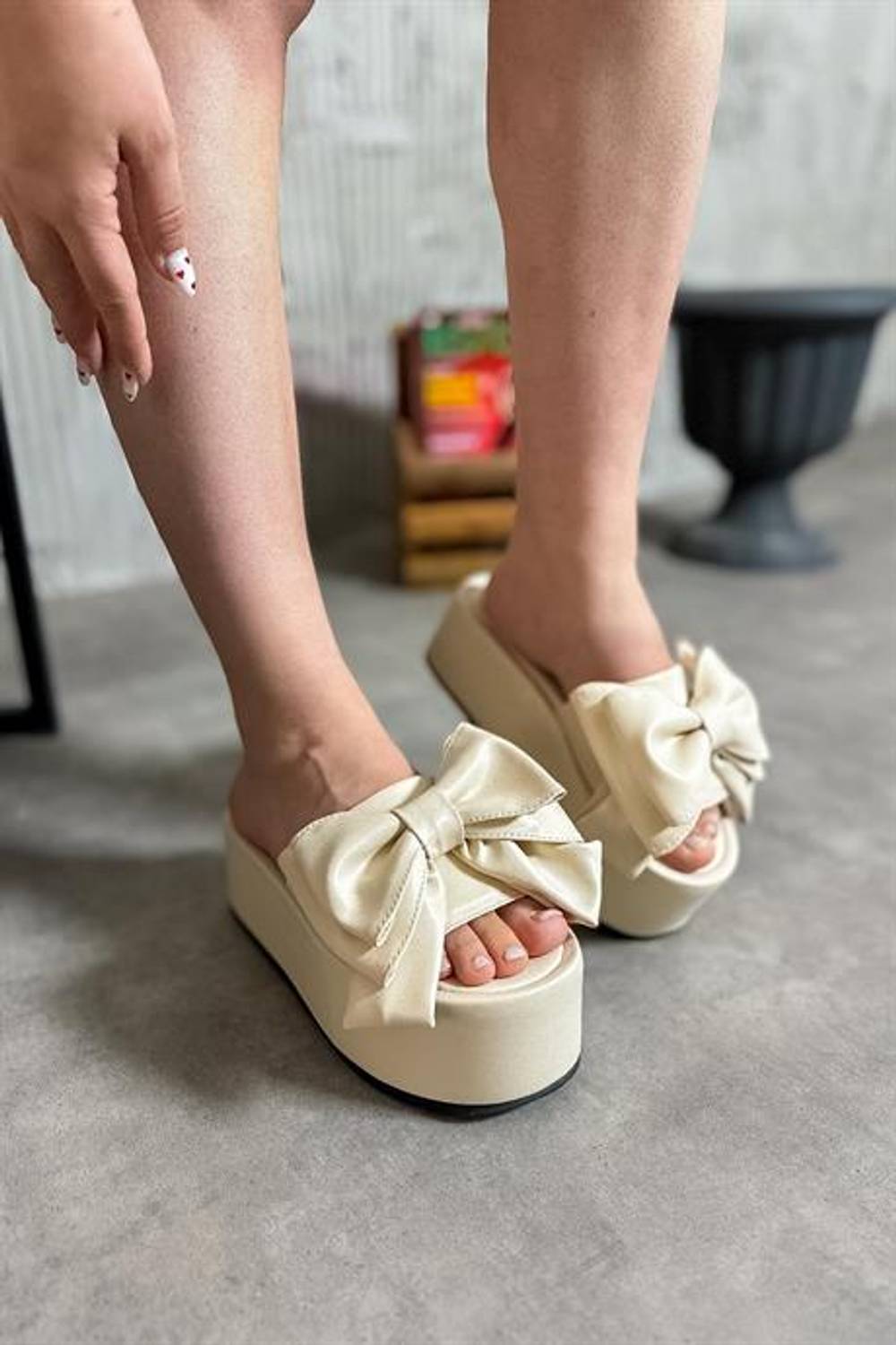 Markano Perla Bej Fiyonk Detaylı Kadın Terlik