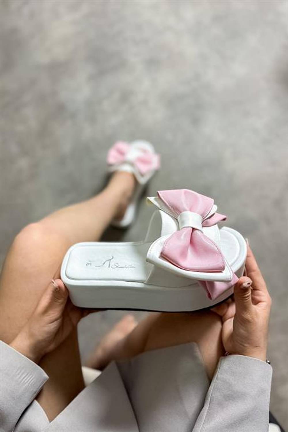 Markano Perla Beyaz Fiyonk Detaylı Kadın Terlik