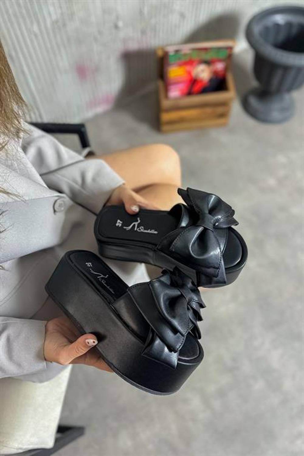 Markano Perla Siyah Fiyonk Detaylı Kadın Terlik