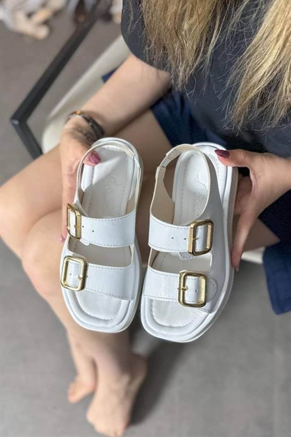 Markano Lope Beyaz Çift Tokalı Kadın Sandalet