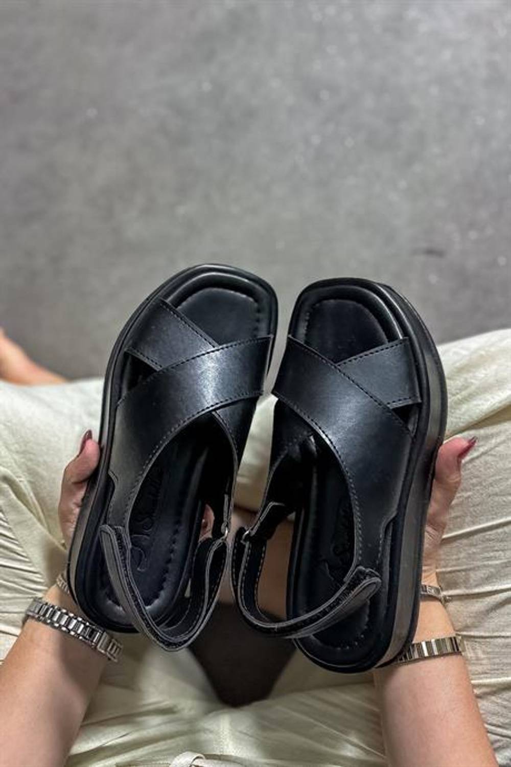 Markano Pami Siyah Çapraz Detaylı Kadın Sandalet