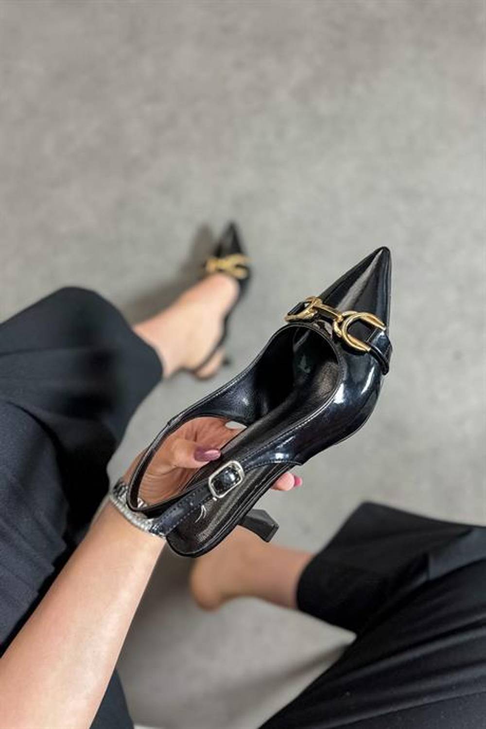 Markano Ziar Siyah Rugan Gold Toka Detaylı Kadın Topuklu Ayakkabı