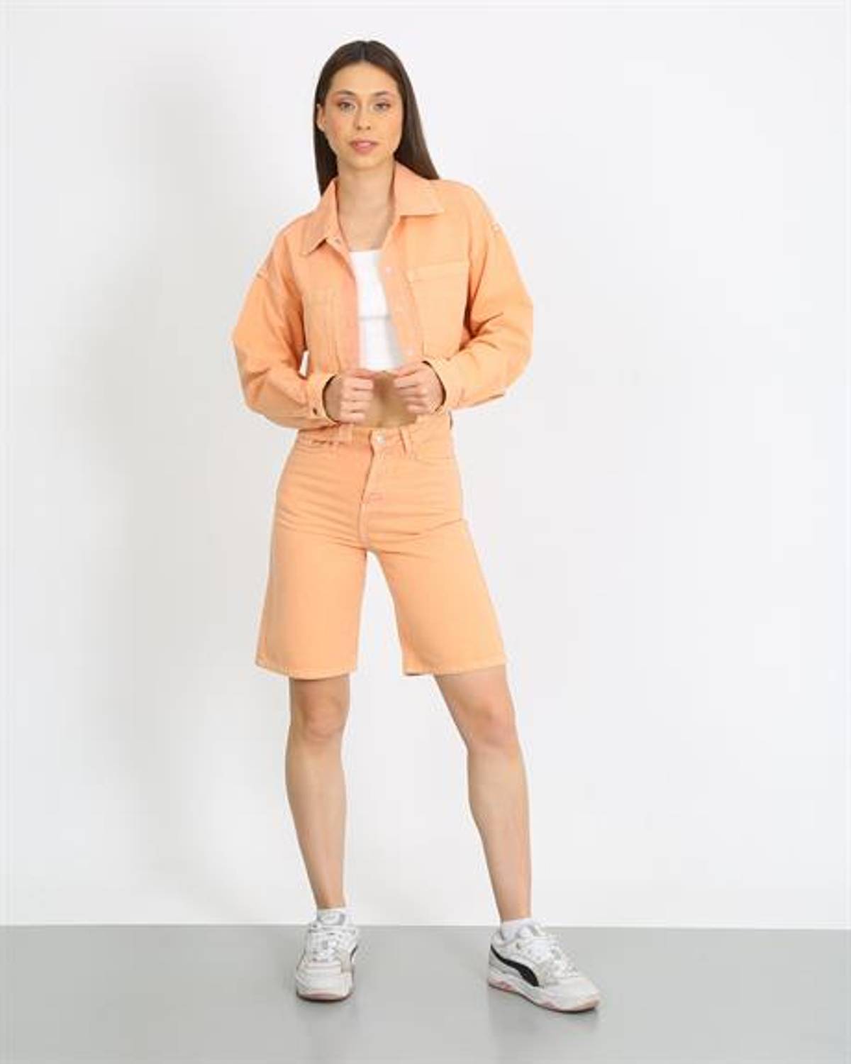 Жіночий піджак Markano в абрикосовому кольорі, доступний у розмірах S, XS, M, L